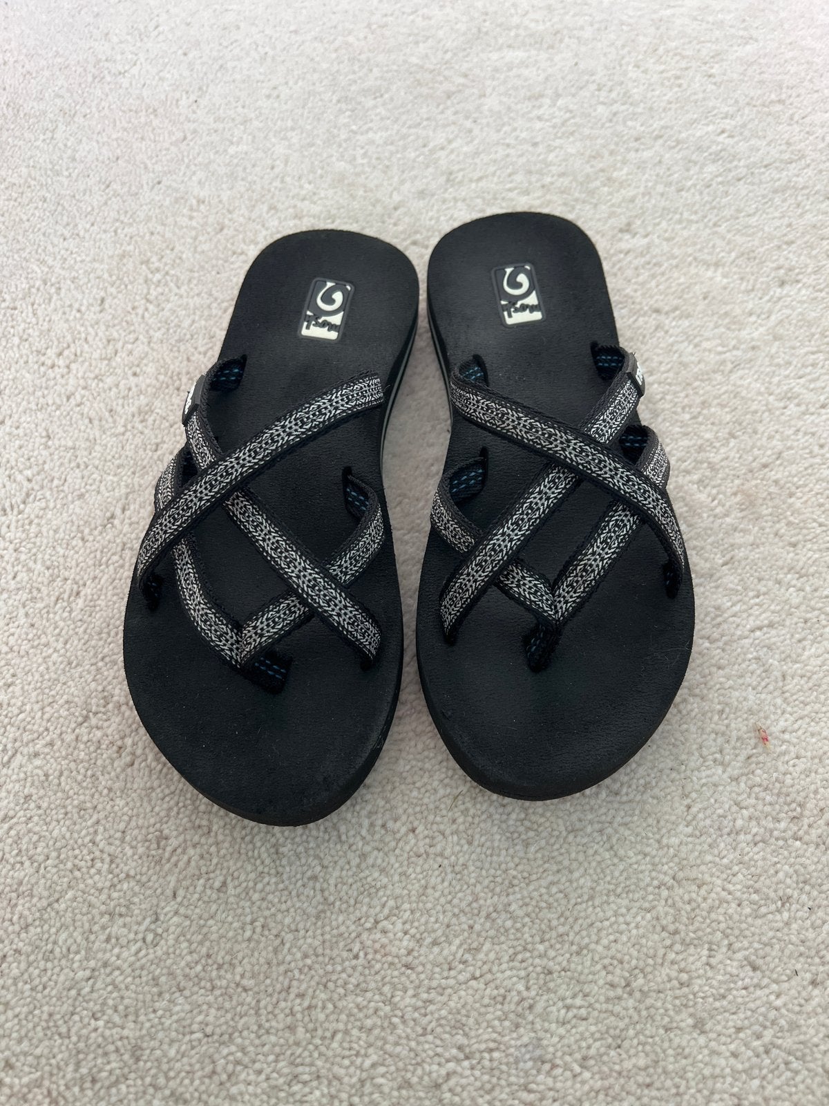 Zwarte Teva slippers met bandjes, maat 36, Ophalen of Verzenden, Gedragen, Zwart, Slippers