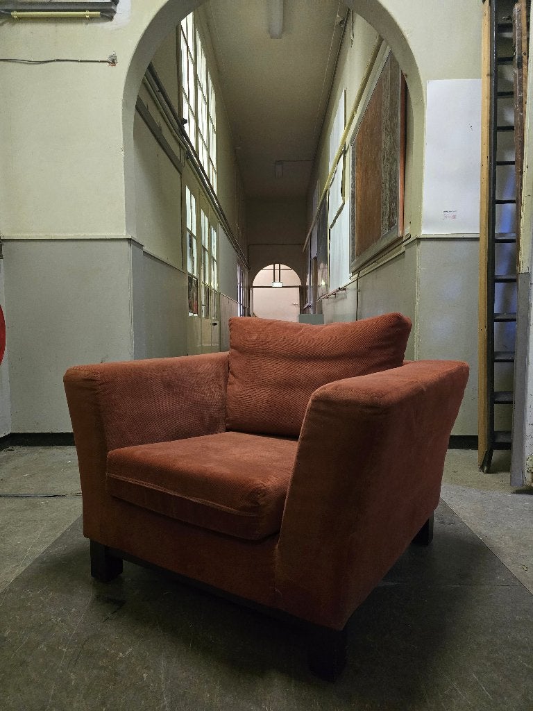 Ruime 1,5-zits fauteuil / loveseat in warme terracotta kleur, Huis en Inrichting, Fauteuils, Ophalen, Gebruikt, 75 tot 100 cm