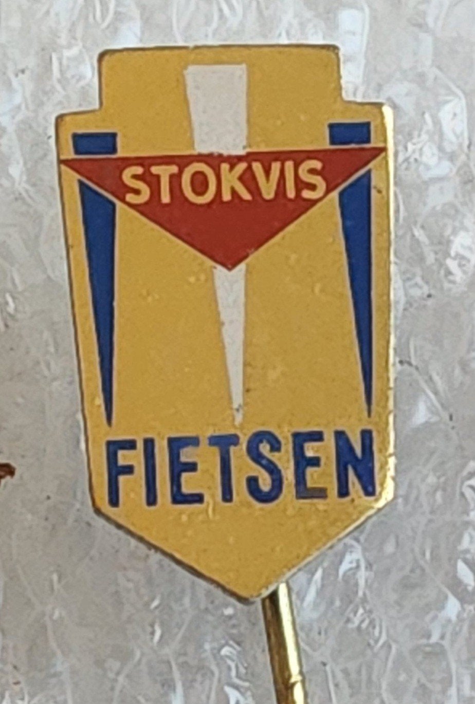Vintage Reclamespeldje Stokvis Fietsen Jaren '60, Ophalen of Verzenden, Gebruikt, Overige onderwerpen, Speldje of Pin
