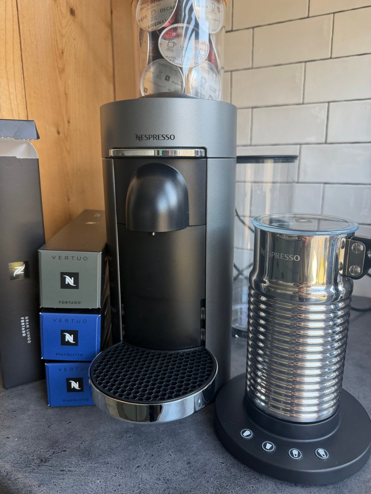 Foto 4 van Nespresso Vertuo Next Titanium + Aeroccino 4 + 55 cups