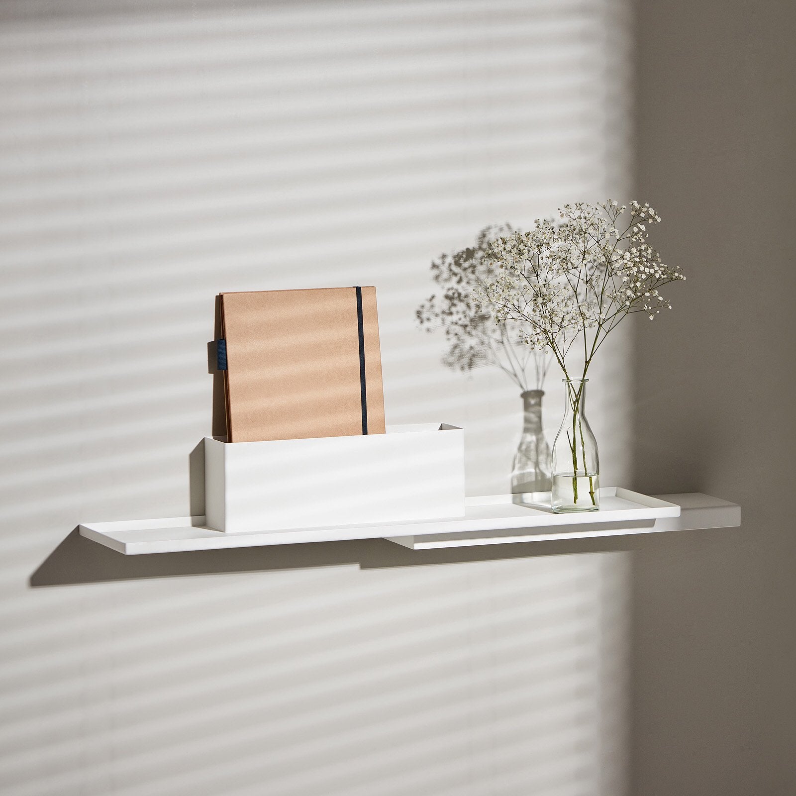 Design wandplank boekenplank wit Duplex by Frederik Roije, Huis en Inrichting, Woonaccessoires | Wandplanken en Boekenplanken