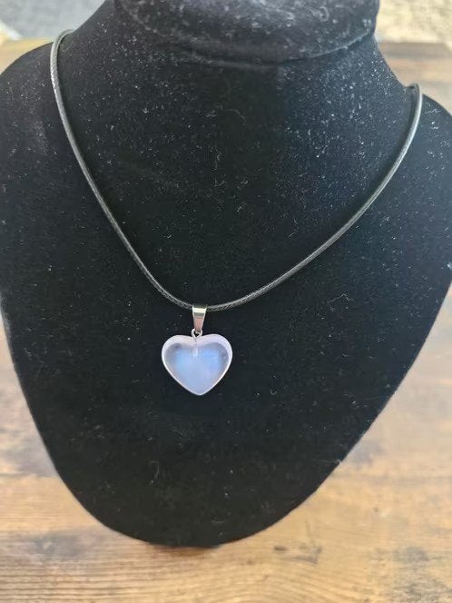 Ketting Met lila doorzichtig hart h3, Sieraden, Tassen en Uiterlijk, Kettingen, Verstelbaar, Paars, Onbekend, Nieuw