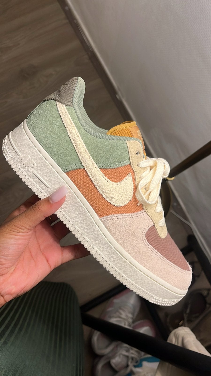 Nike Air Force 1 Low “Oil Green” sneakers - Maat 40, Ophalen of Verzenden, Zo goed als nieuw, Groen, Sneakers of Gympen