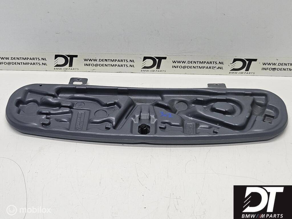 Gereedschapset houder BMW 3-serie E46 71111094903, Auto-onderdelen, Gebruikt, Ophalen of Verzenden, BMW, BMW
