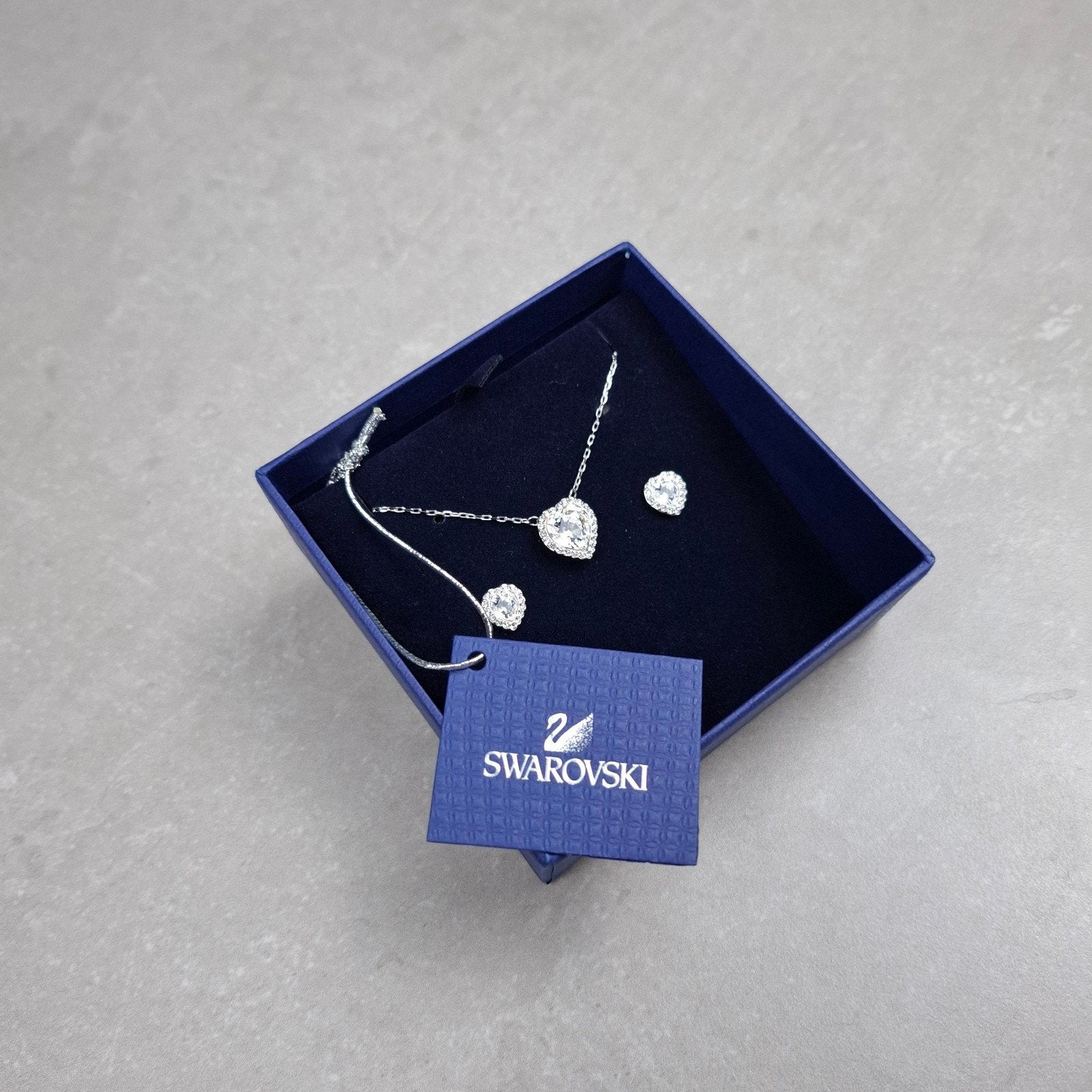 Swarovski X Ariana Grande Oorbellen en Ketting - Nieuwstaat, Sieraden, Tassen en Uiterlijk, Kettingen, Met kristal, Verzenden