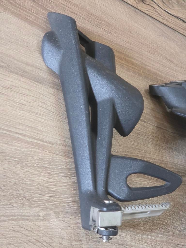 Triumph street triple passagierssteunen, Motoren, Ophalen, Gebruikt, Triumph, Triumph@triumph.nl