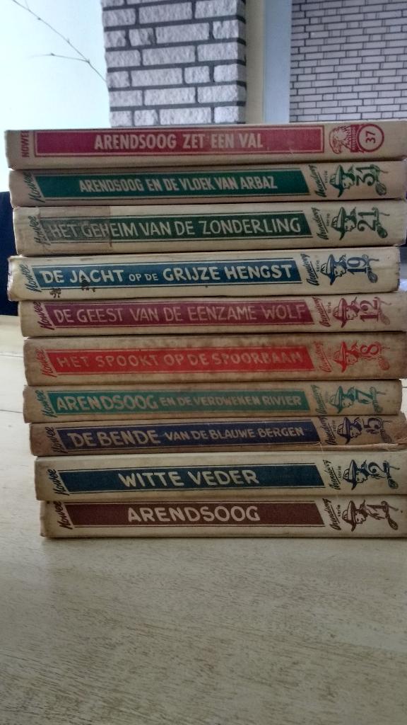 11x oude arendsoog boeken, Ophalen of Verzenden, Gelezen