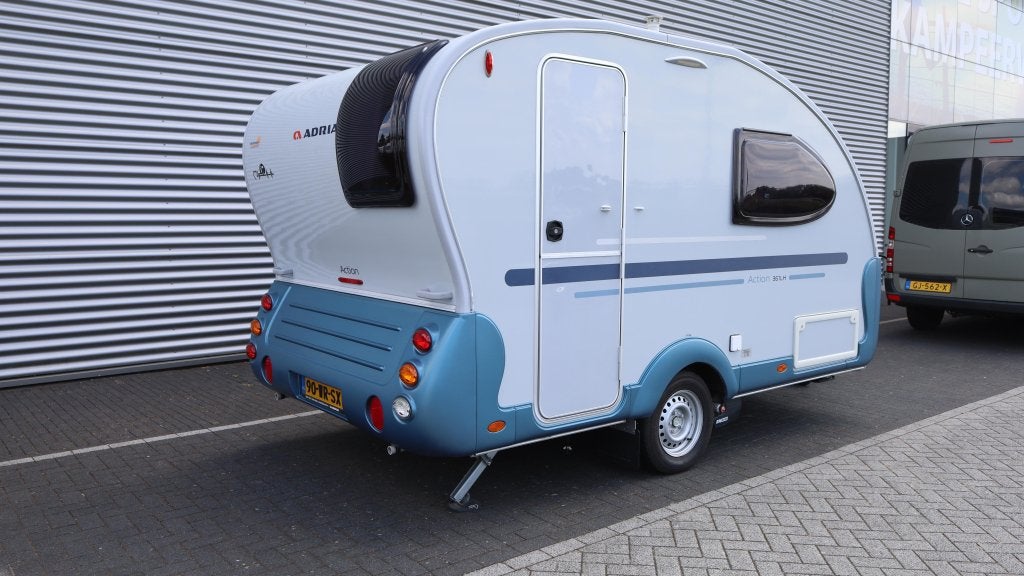 Adria Action 361 LH Mover / Thule fietsrek, Caravans en Kamperen, Caravans, Overige typen, Tot en met 2, Bedrijf, 750 - 1000 kg