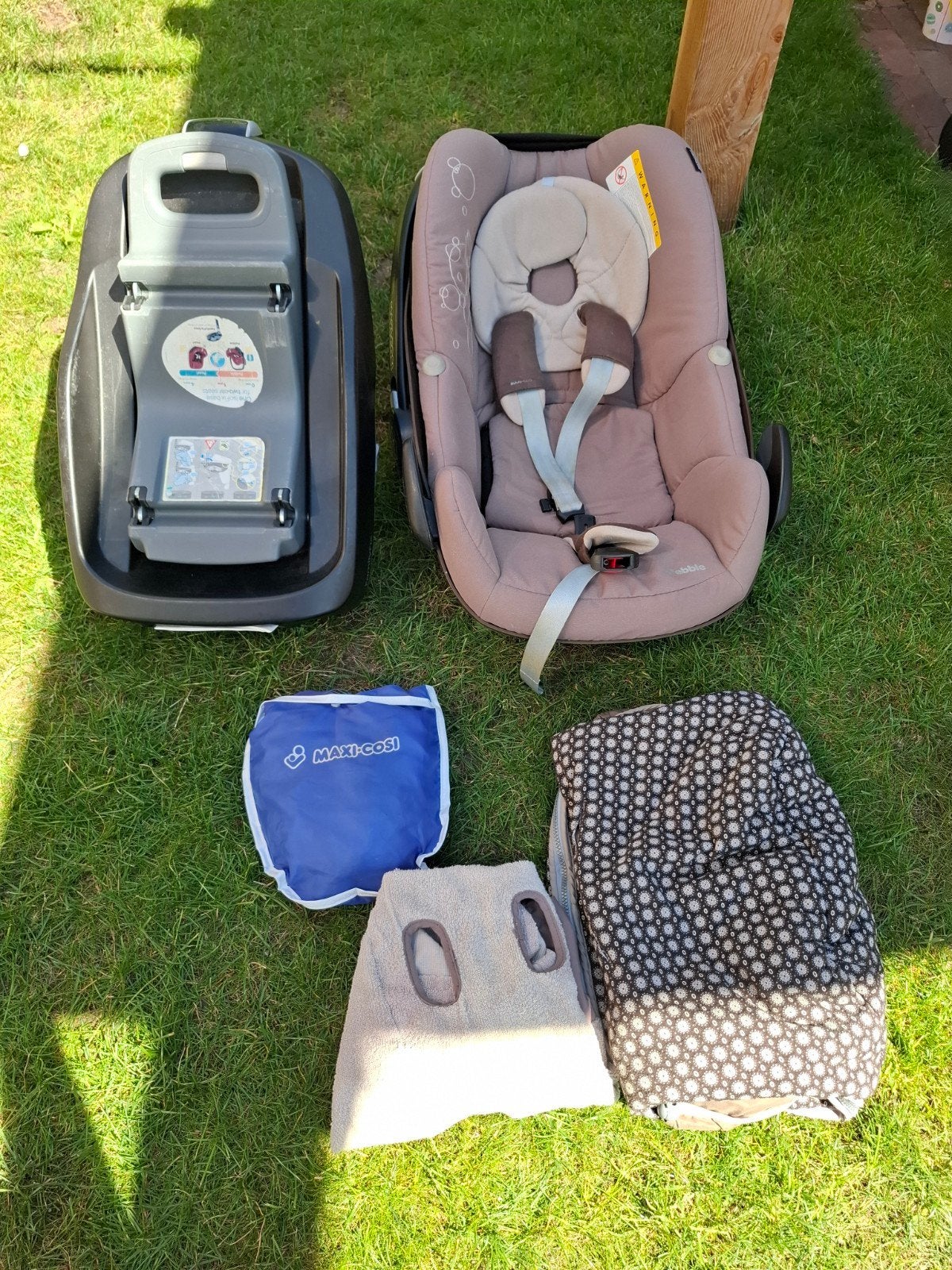 Maxi Cosi Pebble + FamilyFix - Zeer complete set!, Ophalen, Autogordel of Isofix, Gebruikt, Zijbescherming