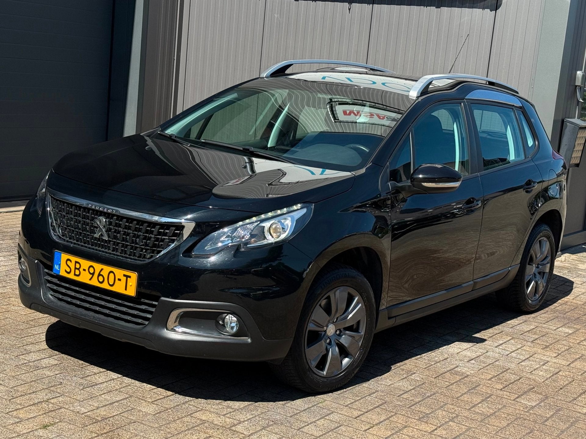 Peugeot 2008 1.2 PureTech Blue Lion | Navigatie | Trekhaak, Voorwielaandrijving, Stof, Parkeersensor, Origineel Nederlands