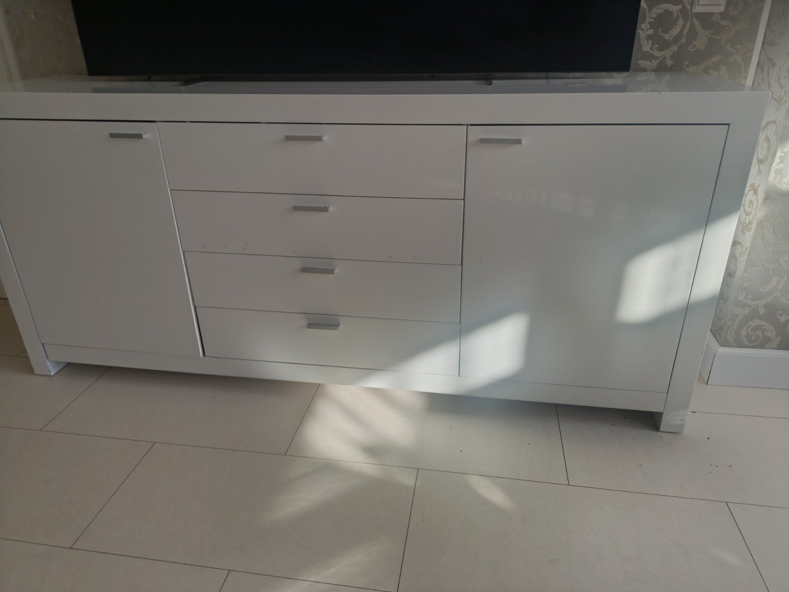 GRATIS Witte ladekast/dressoir met deuren, Huis en Inrichting, Ophalen, Overige materialen, Gebruikt, Met lade(s)