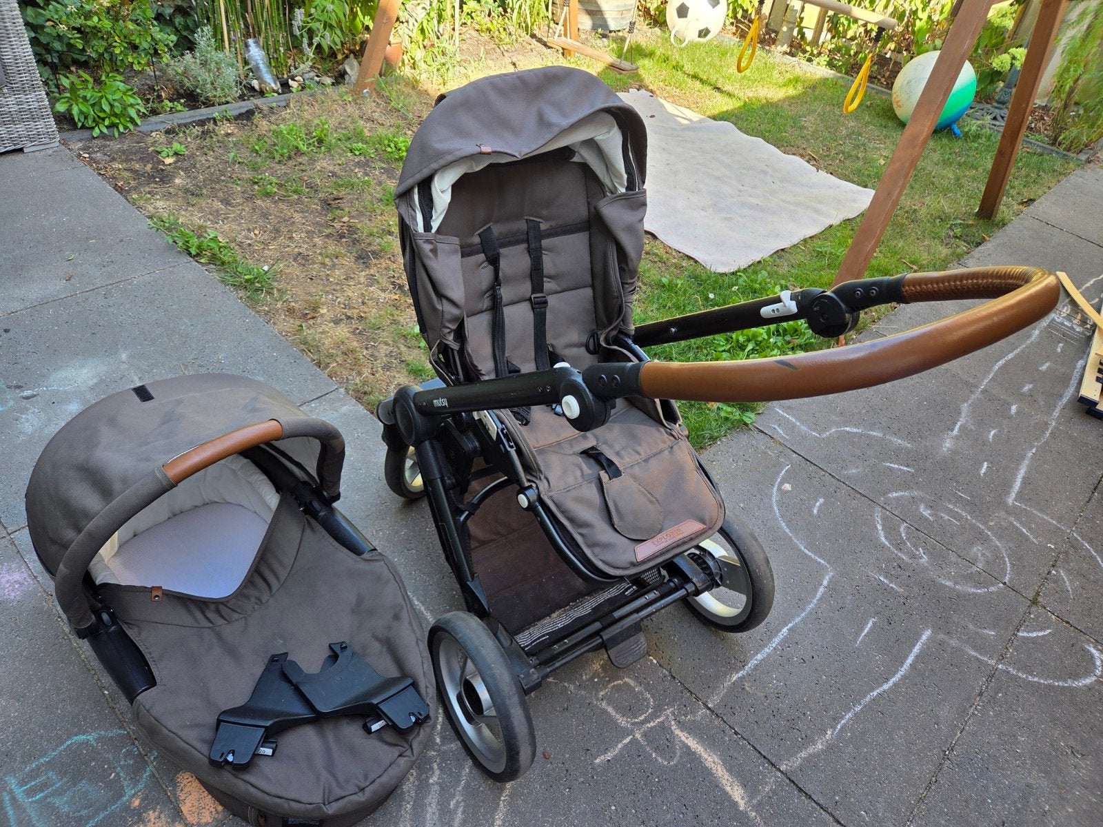 Mutsy Explorer kinderwagen met reiswieg en zitgedeelte, Ophalen, Gebruikt, Combiwagen, Met reiswieg