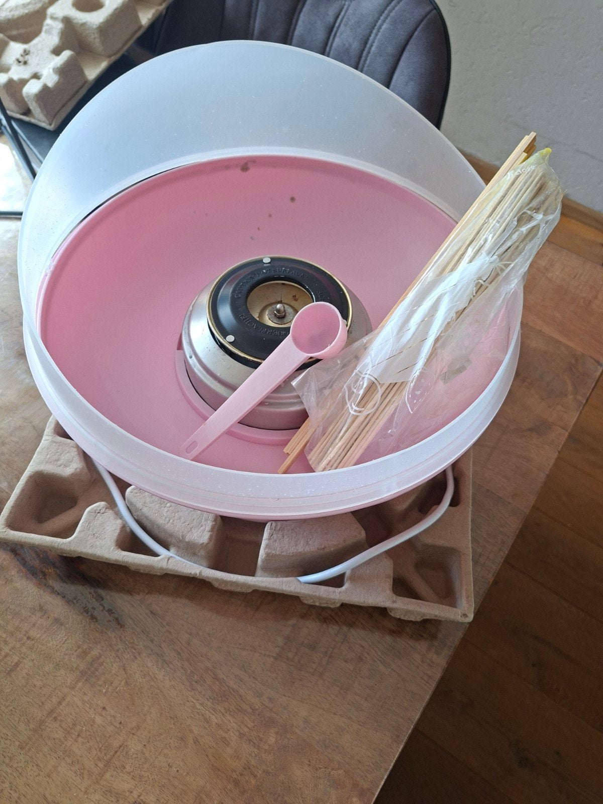 Suikerspinmachine met stokjes en schepje, Ophalen of Verzenden, Gebruikt