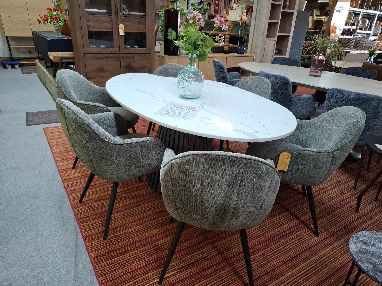 6 Armleuning stoelen, kleur bruin. zwarte poten Astoria, Huis en Inrichting, Stoelen, Ophalen, Bruin, Nieuw, Stof