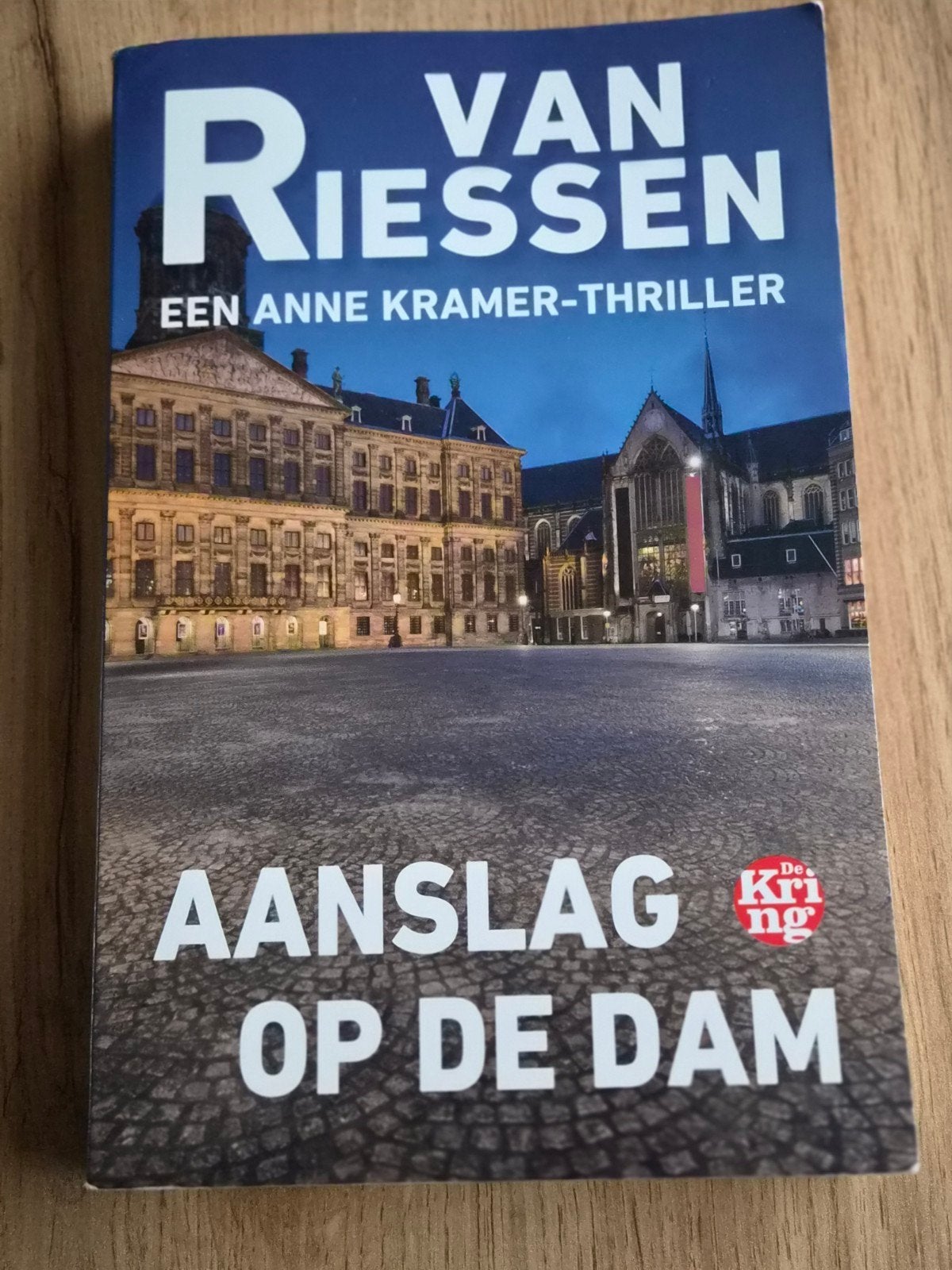 Joop van Riessen - Aanslag op de Dam, Ophalen of Verzenden, Zo goed als nieuw, Joop van Riessen