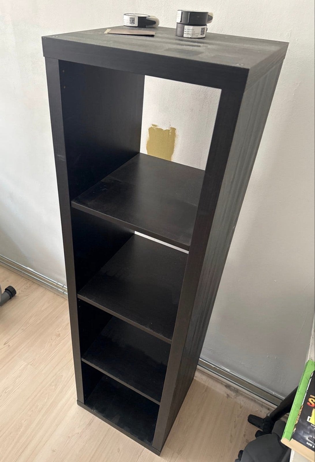 Zwart houten boekenkast met 4 planken, Ophalen, Met plank(en), Minder dan 50 cm, Gebruikt