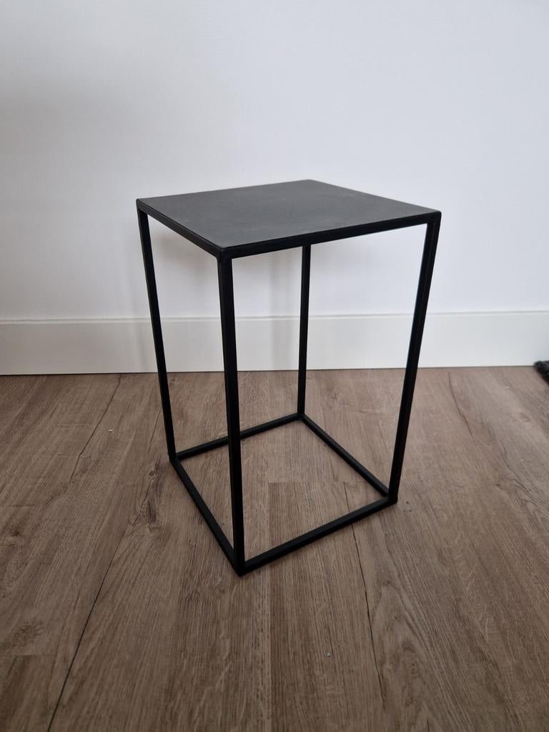 Plantenstandaard zwart staal, Huis en Inrichting, Woonaccessoires | Zuilen en Pilaren, Ophalen of Verzenden, Gebruikt