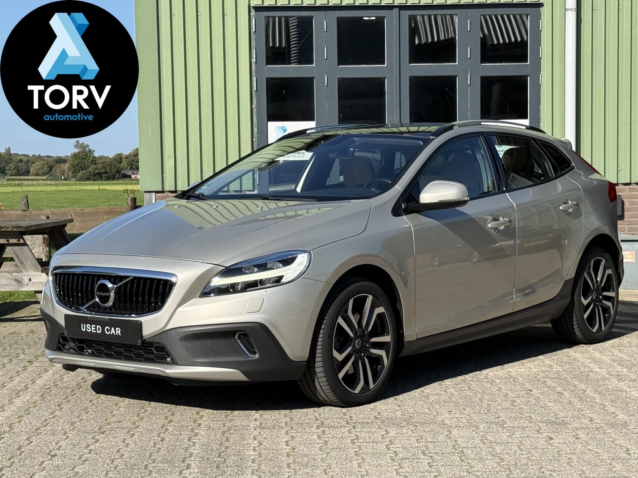 Volvo V40 Cross Country 2.0 T3 Summum | Trekhaak | Leder | P, Auto's, Voorwielaandrijving, Gebruikt, Euro 6, 4 cilinders