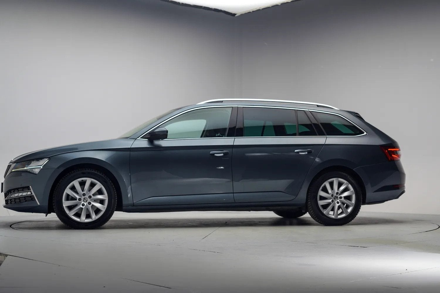 Skoda Superb COMBI 1.4 TSI iV PHEV Business Edition Aut. [ T, Auto's, Skoda, Gebruikt, Plug-in hybride, Automatische klimaatregeling