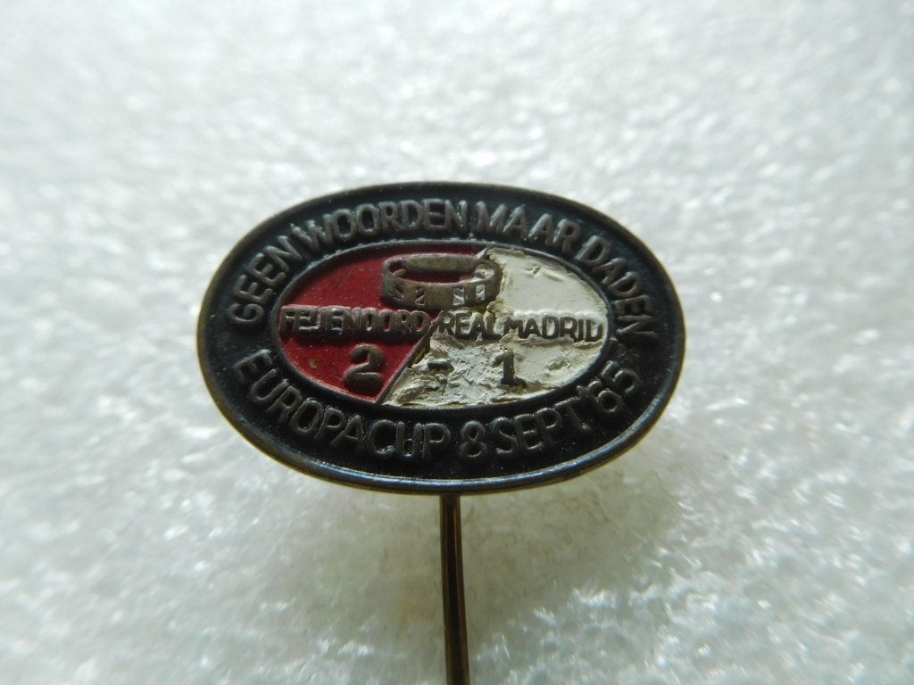 speldje Feijenoord - Real Madrid sept. 1965, Verzamelen, Speldjes, Pins en Buttons, Verzenden, Gebruikt, Overige onderwerpen