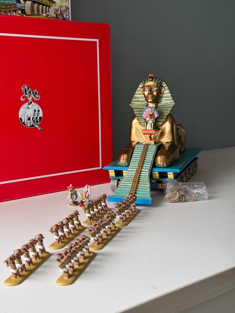 De strijdwagen van Cleopatra - Pixi - Uderzo, Ophalen of Verzenden, Asterix en Obelix, Zo goed als nieuw, Beeldje of Figuurtje