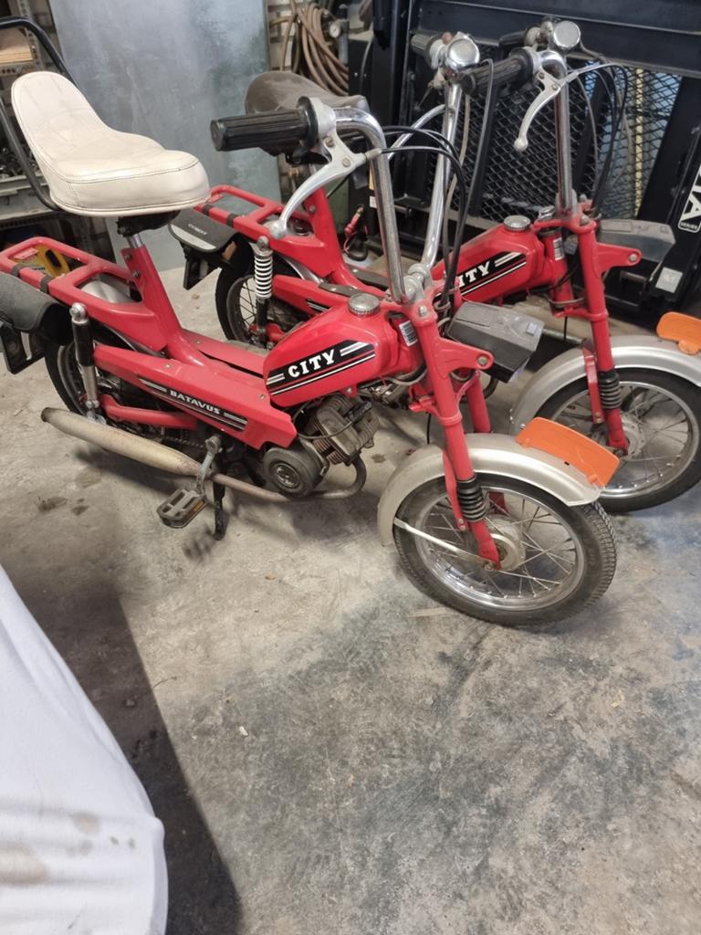 Twee Batavus City bromfietsen Klassieke brommers met kenteke, Fietsen en Brommers, Brommers | Oldtimers, Ophalen of Verzenden