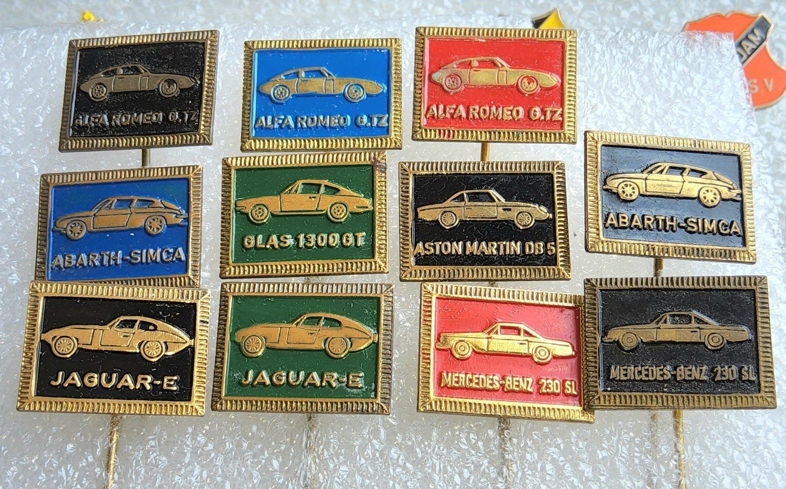11 Speldjes van klassieke auto's - Alfa Romeo, Jaguar, etc., Ophalen of Verzenden, Gebruikt, Transport, Speldje of Pin