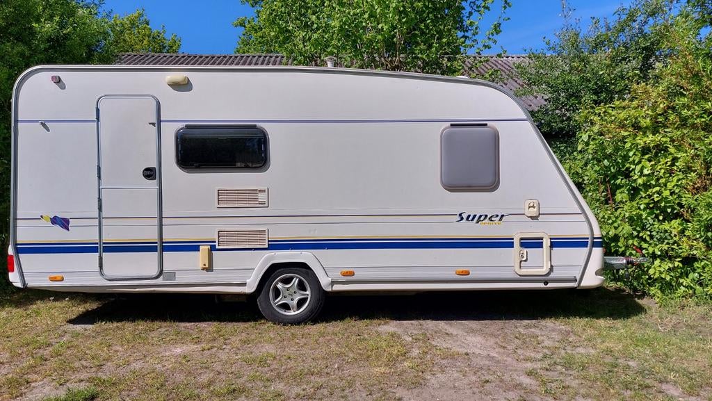 Sprite Super 490/2 Caravan - Comfortabel en Ruim, Caravans en Kamperen, Caravans, Schokbreker, Treinzit, Particulier, 5 tot 6 meter