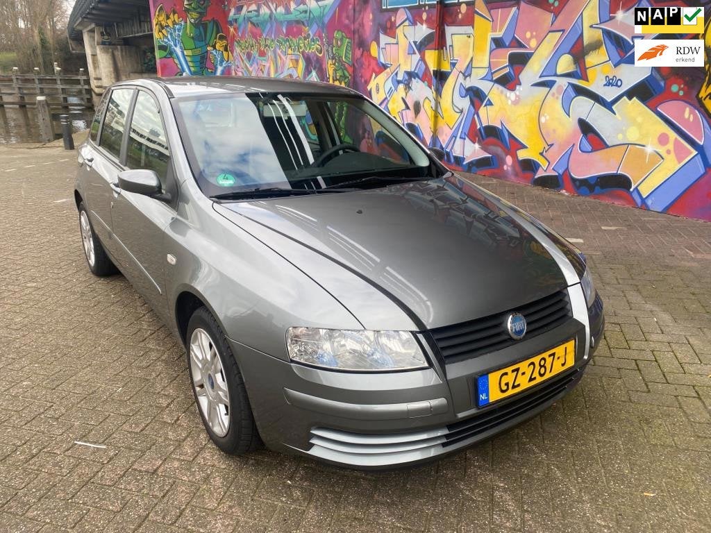 Fiat Stilo 1.6-16V Active Plus UNIEK MOOIE AUTO met aantoonb, Stof, Gebruikt, 1225 kg, Handgeschakeld