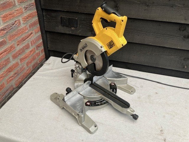 afkortzaag dewalt dw 770 qs, Ophalen, 1200 watt of meer, Afkortzaag, 70 mm of meer