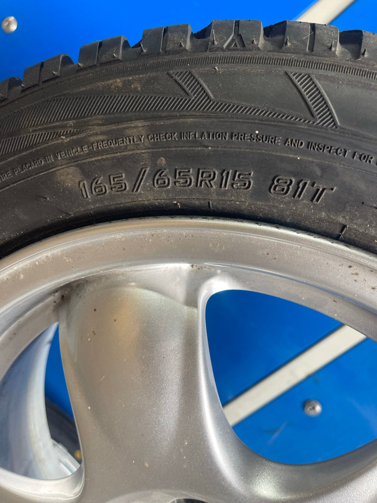 Nette Mini velgen met goede banden - 165/65R15, Ophalen, Gebruikt, 15 inch, Banden en Velgen