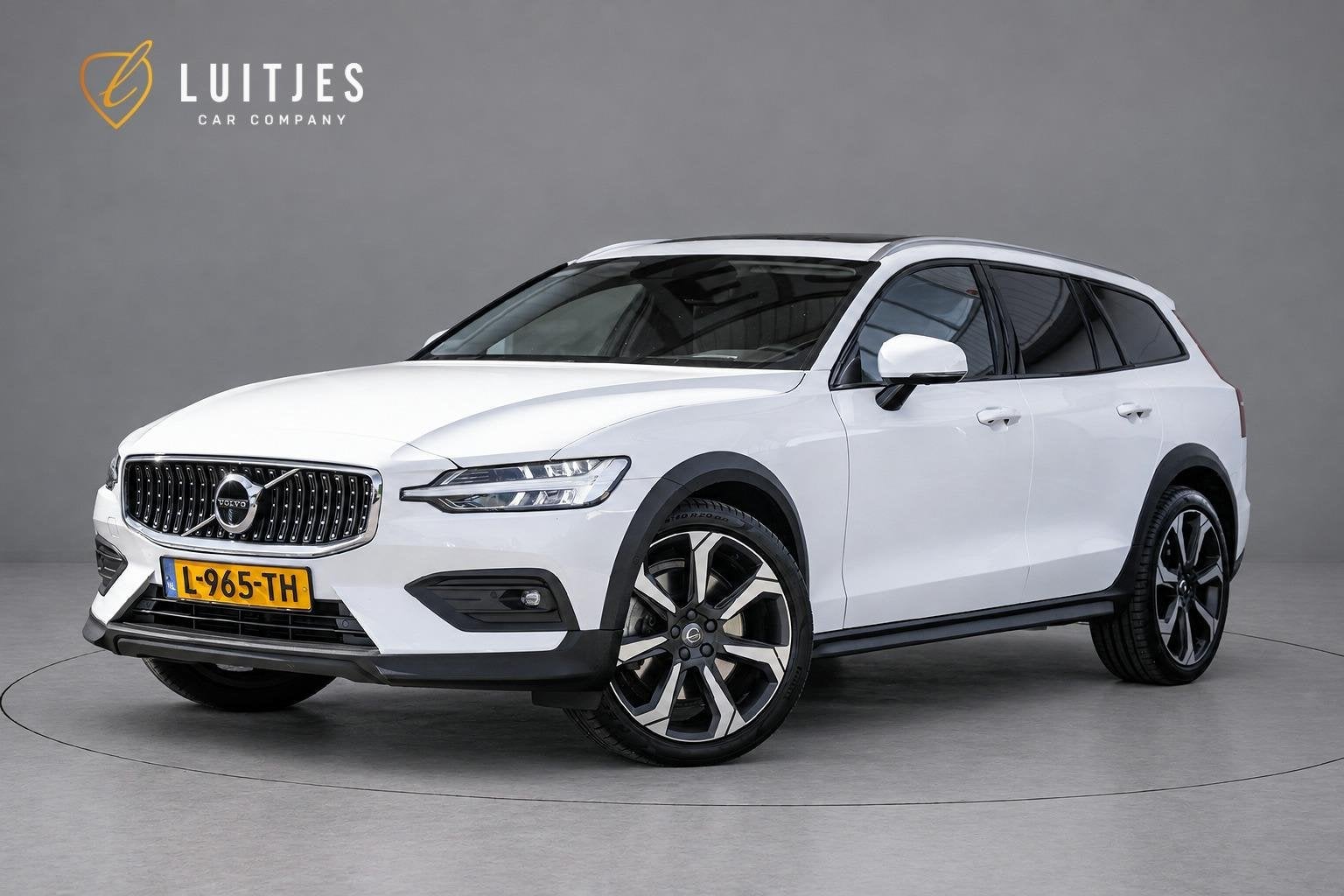 Volvo V60 Cross Country 2.0 250pk B5 AWD Pro OrgNL Panorama|, Dealer onderhouden, Euro 6, 4 cilinders, 1969 cc