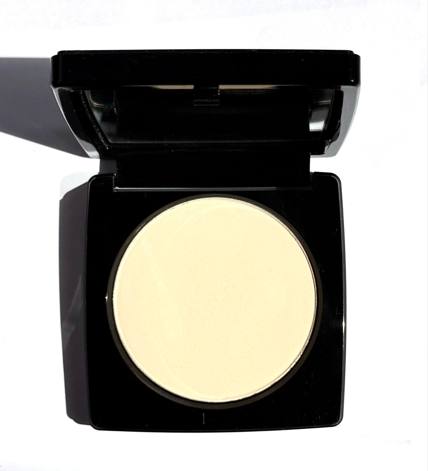 Bobbi Brown Sheer Finish Pressed Powder - Pale Yellow 10g, Gehele gezicht, Geel, Nieuw, Ophalen of Verzenden