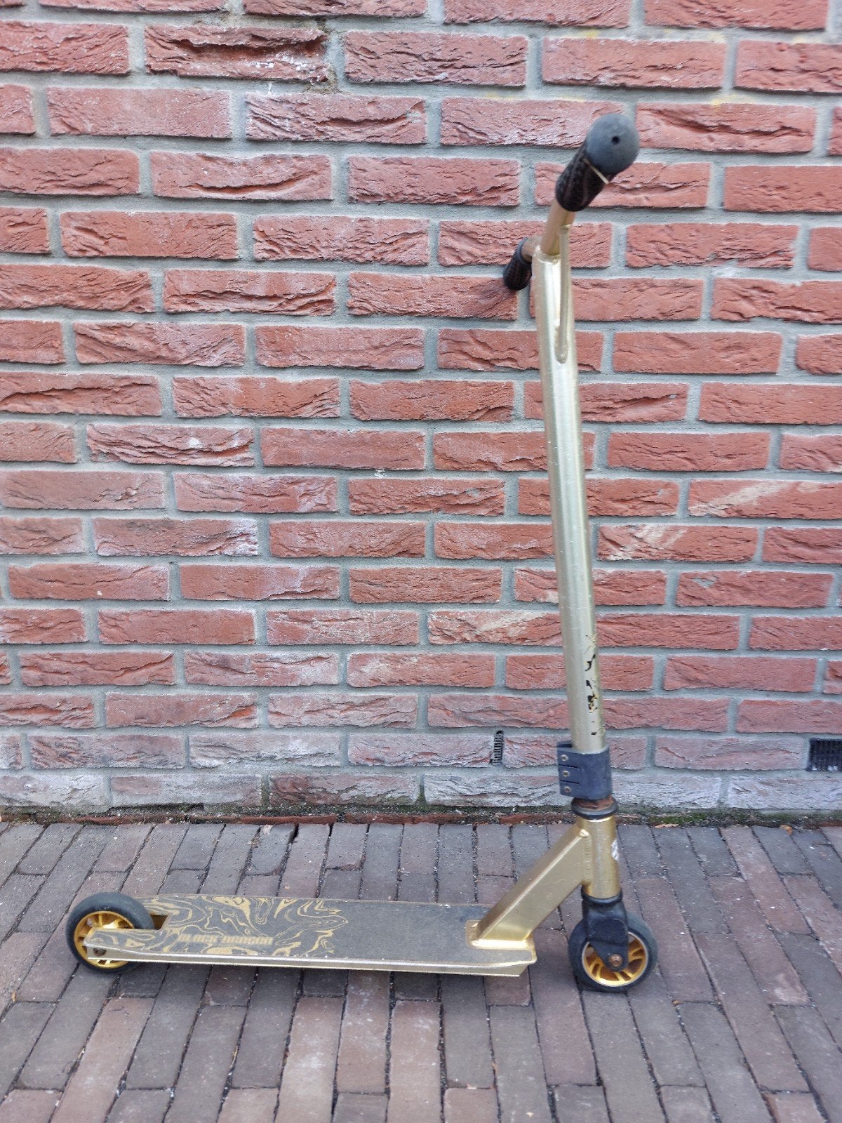 Gouden Stuntstep met Nieuwe Bandjes, Fietsen en Brommers, Ophalen, Gebruikt, Gewone step, Black dragon