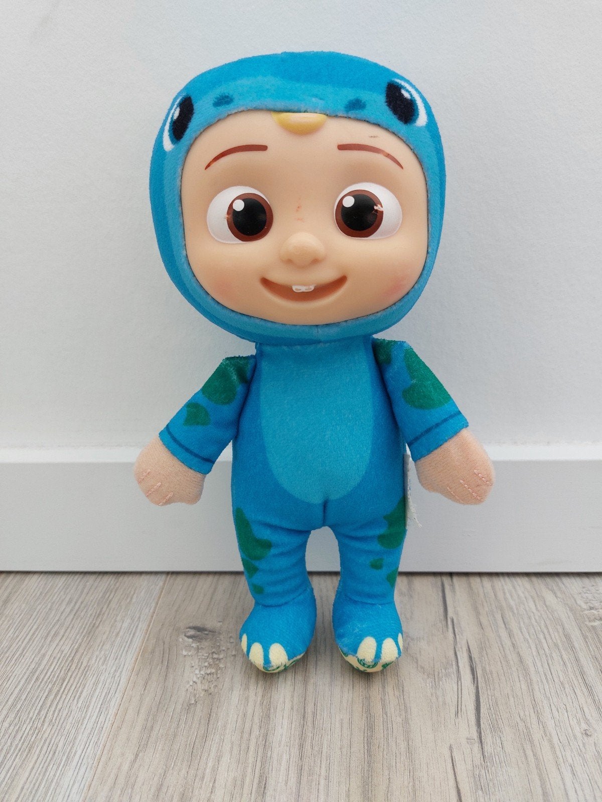 Knuffel cocomelon dino JJ jongen pop dinosaurus L1475, Ophalen of Verzenden, Zo goed als nieuw, Overige typen