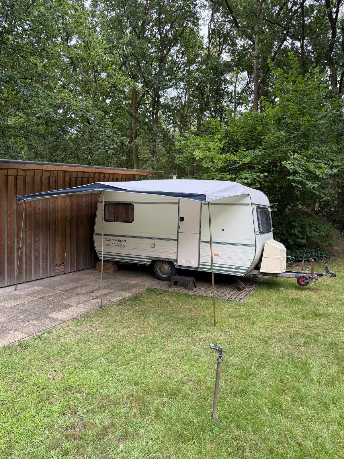 Te koop: Charmante LMC Münsterland Luxus caravan, Caravans en Kamperen, Dwarsbed, Particulier, Luifel, 4 tot 5 meter