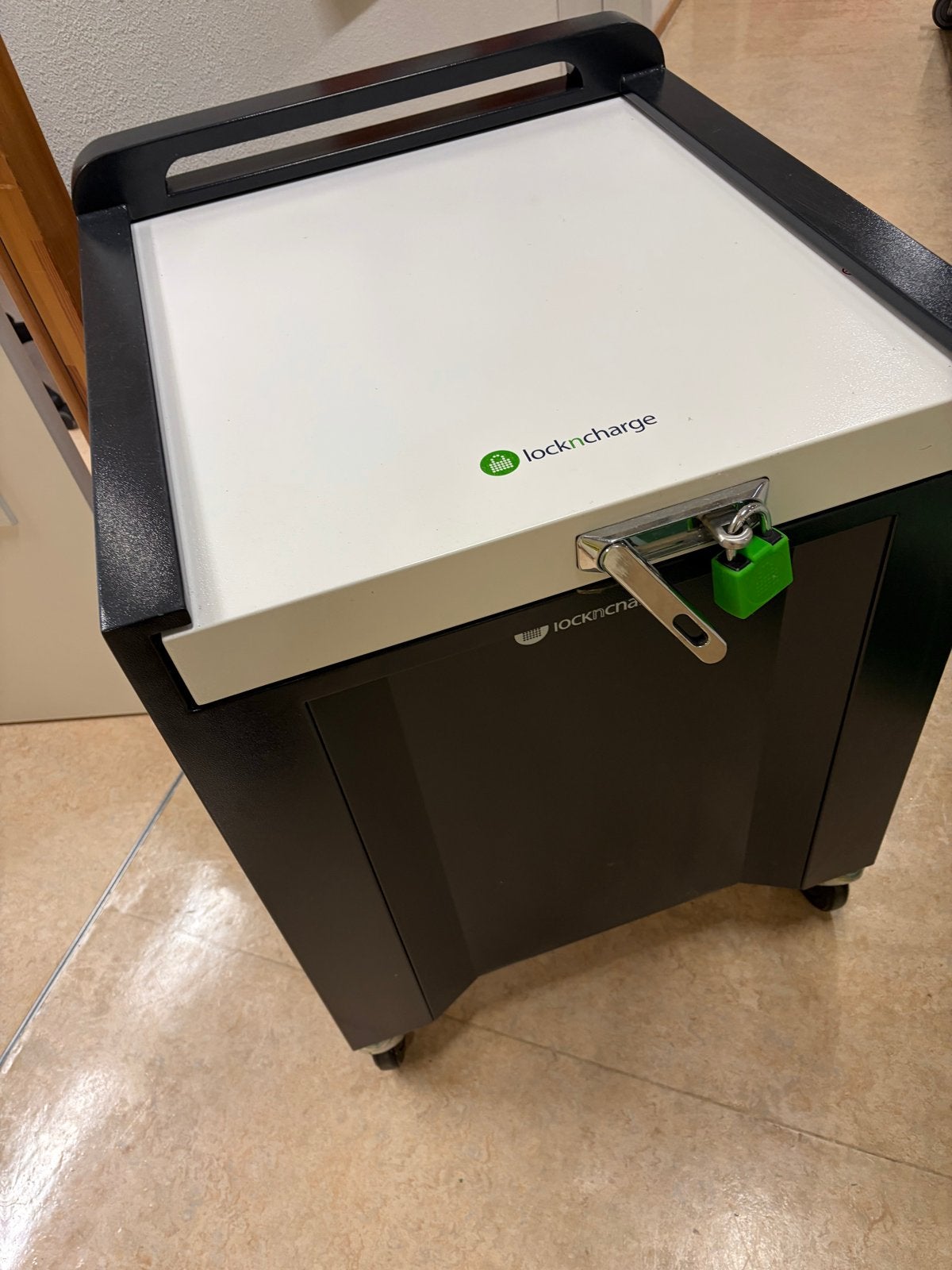 LocknCharge Carrier 30 MK5 Oplaadkar voor Laptops/Tablets, Ophalen, Zo goed als nieuw, Docking station, Laptop