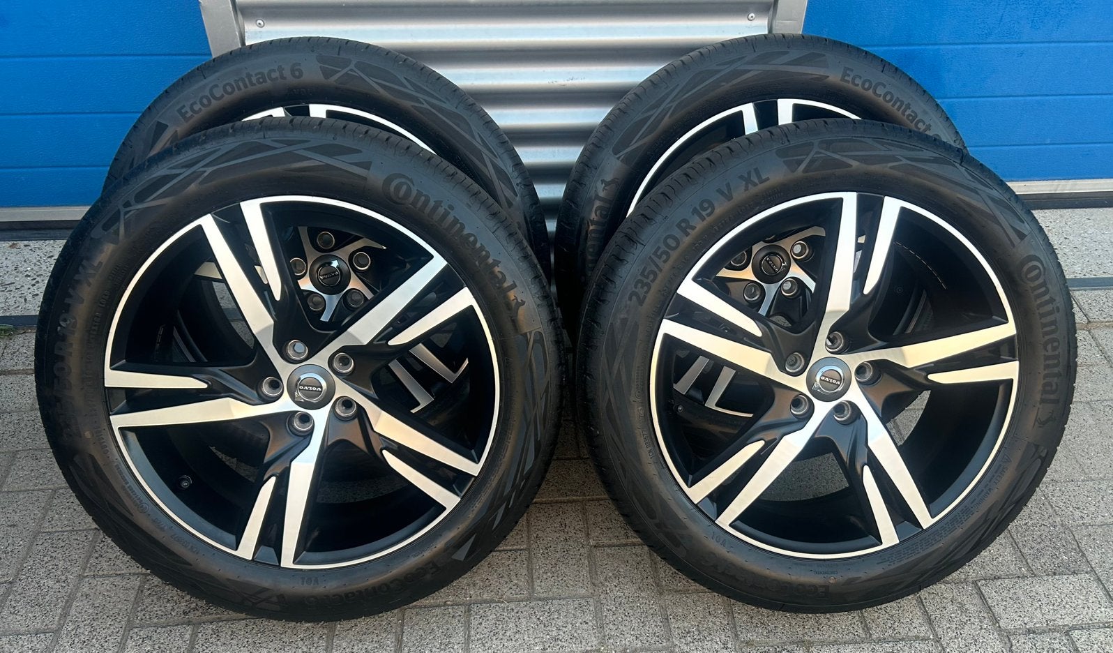 Nette 19 inch Volvo velgen 235-50-19 zomerbanden XC40,V90CC, Auto-onderdelen, Banden en Velgen, 19 inch, Gebruikt, Banden en Velgen