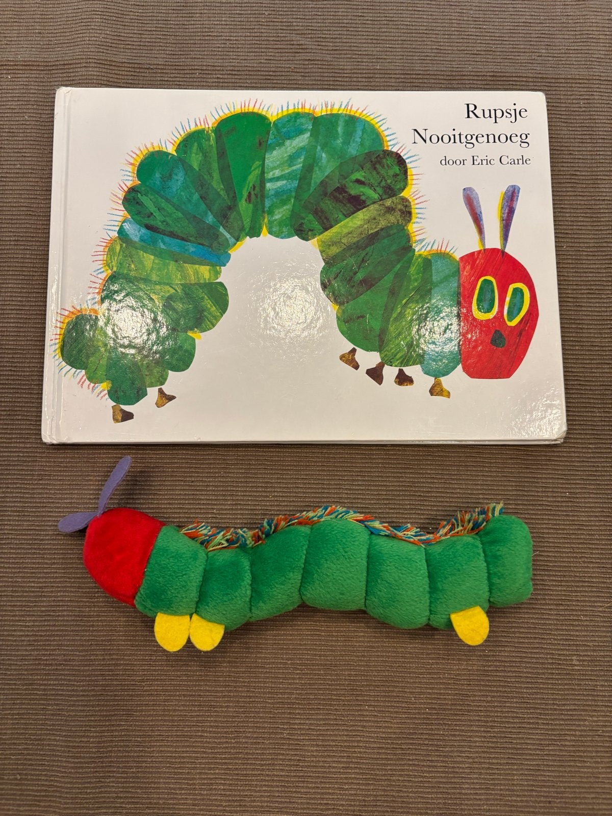 Rupsje Nooitgenoeg boek Eric Carle Gottmer + rups knuffel, Boeken, Fictie algemeen, Jongen of Meisje, Ophalen of Verzenden, Zo goed als nieuw