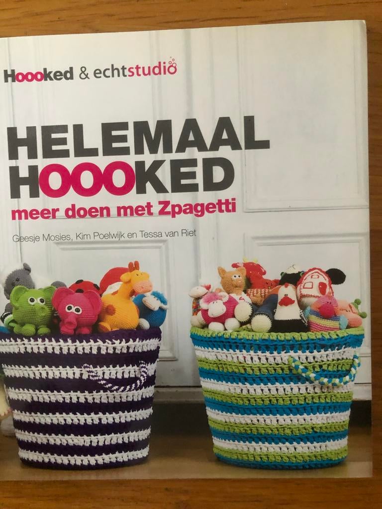 Helemaal Hoooked: Meer doen met Zpagetti - Haakboek, Ophalen of Verzenden, Zo goed als nieuw, Breien en Haken