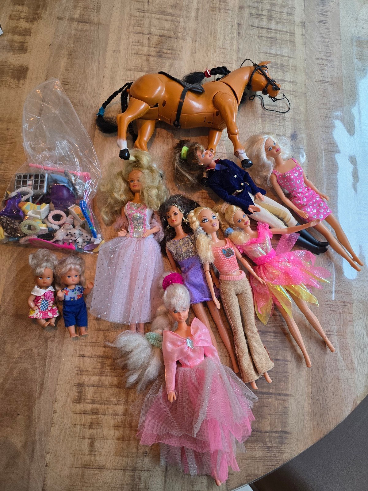 Barbiepoppen met paard en accessoires, Ophalen of Verzenden, Gebruikt, Pop