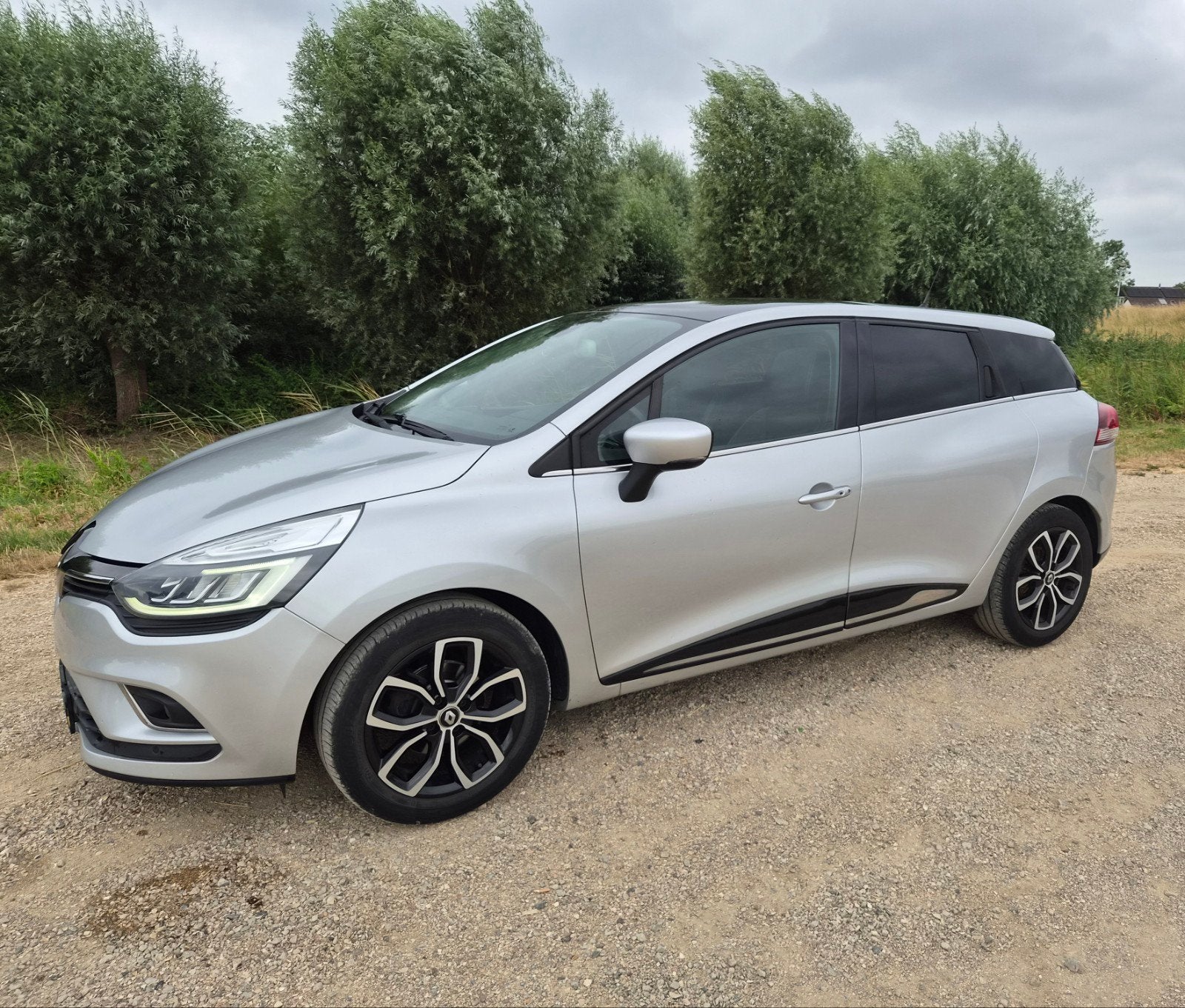 Renault Clio intens TCe 90pk 2019 Grijs carplay pano dak, Auto's, Renault, Voorwielaandrijving, 898 cc, 1098 kg, Leder en Stof