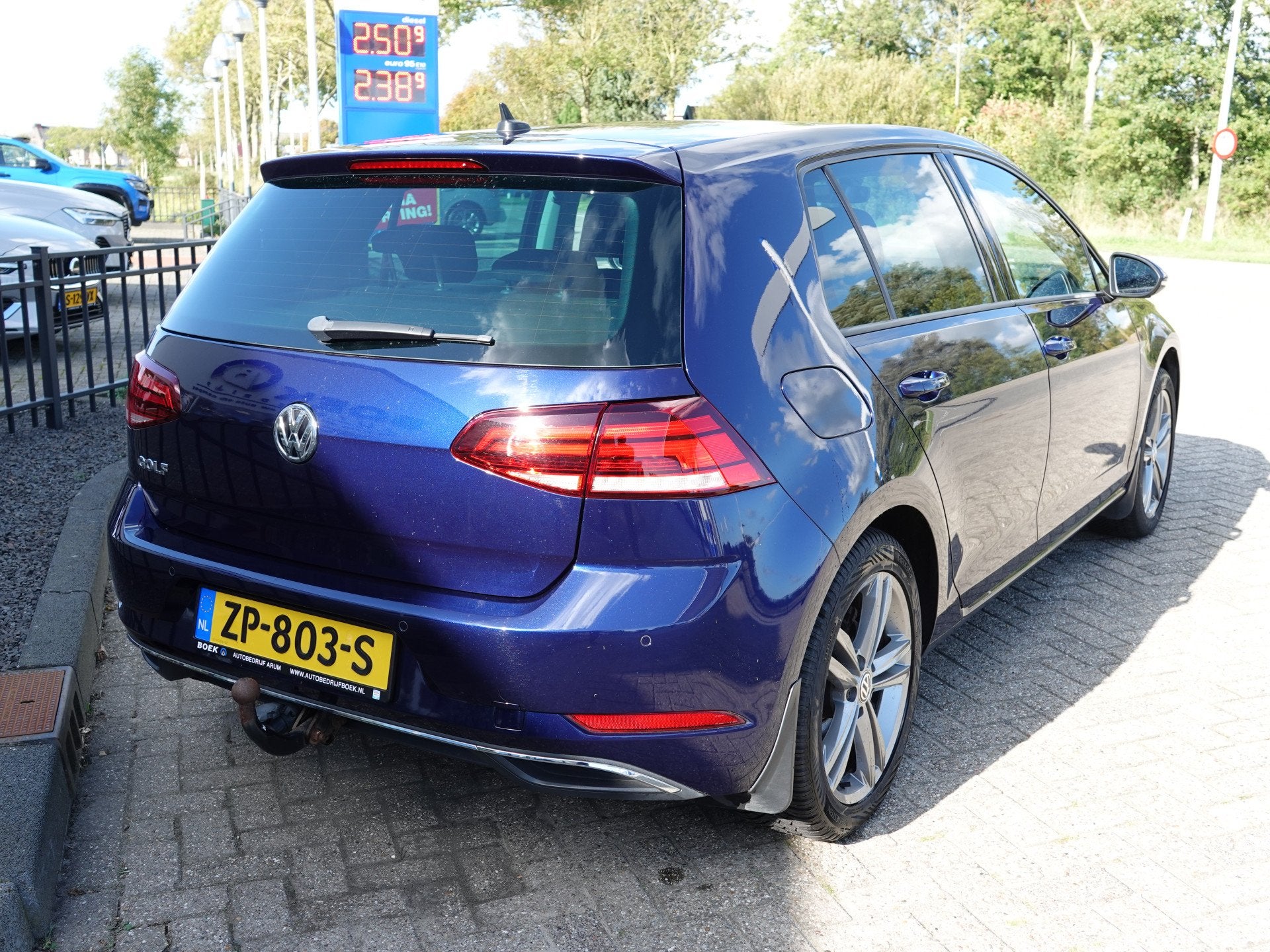 Volkswagen Golf 1.0 TSI Comfortline TREKH. | NAVI | ADAPT. C, Voorwielaandrijving, Stof, Euro 6, Blauw