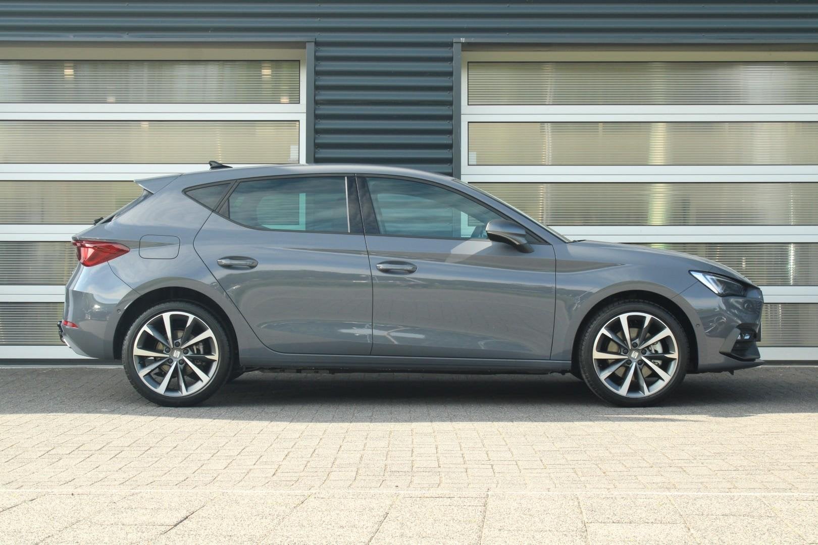 SEAT Leon 1.5 TSI 204pk DSG e-Hybrid FR Business | LMV 18'', Auto's, 12 maanden, 1498 cc, 4 cilinders, Plug-in hybride