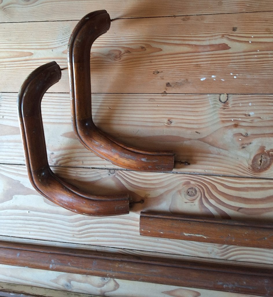 Delen van oude houten trapleuningen langste deel 418 cm, Doe-het-zelf en Verbouw, Ladders en Trappen, Ophalen, Gebruikt, Minder dan 2 meter