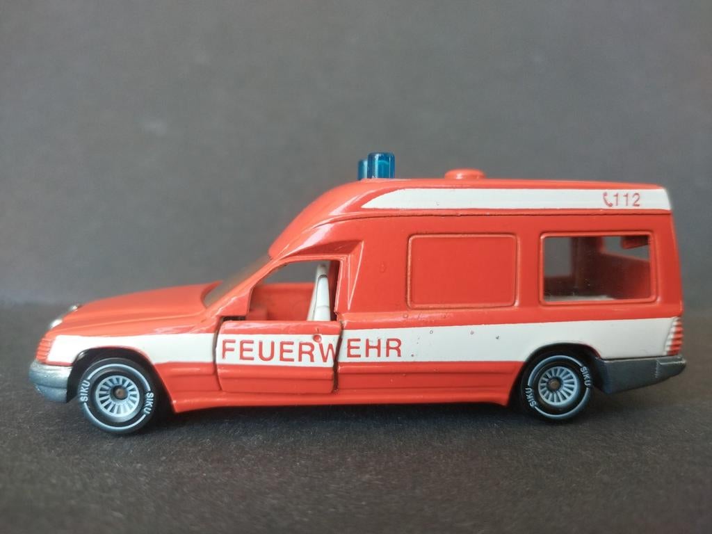 Mercedes Benz Binz Ambulance Feuerwehr ster Siku Pol, Hobby en Vrije tijd, Modelauto's | Overige schalen, Auto, Verzenden, 5880 Lüdenscheid Germany