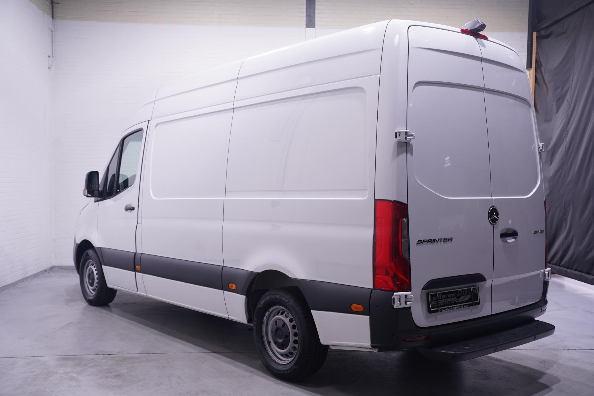 Mercedes Benz Sprinter 317 CDI 170 pk L2H2 Adapt. Cruise Dis, Automaat, 2443 kg, Gebruikt, 4 cilinders