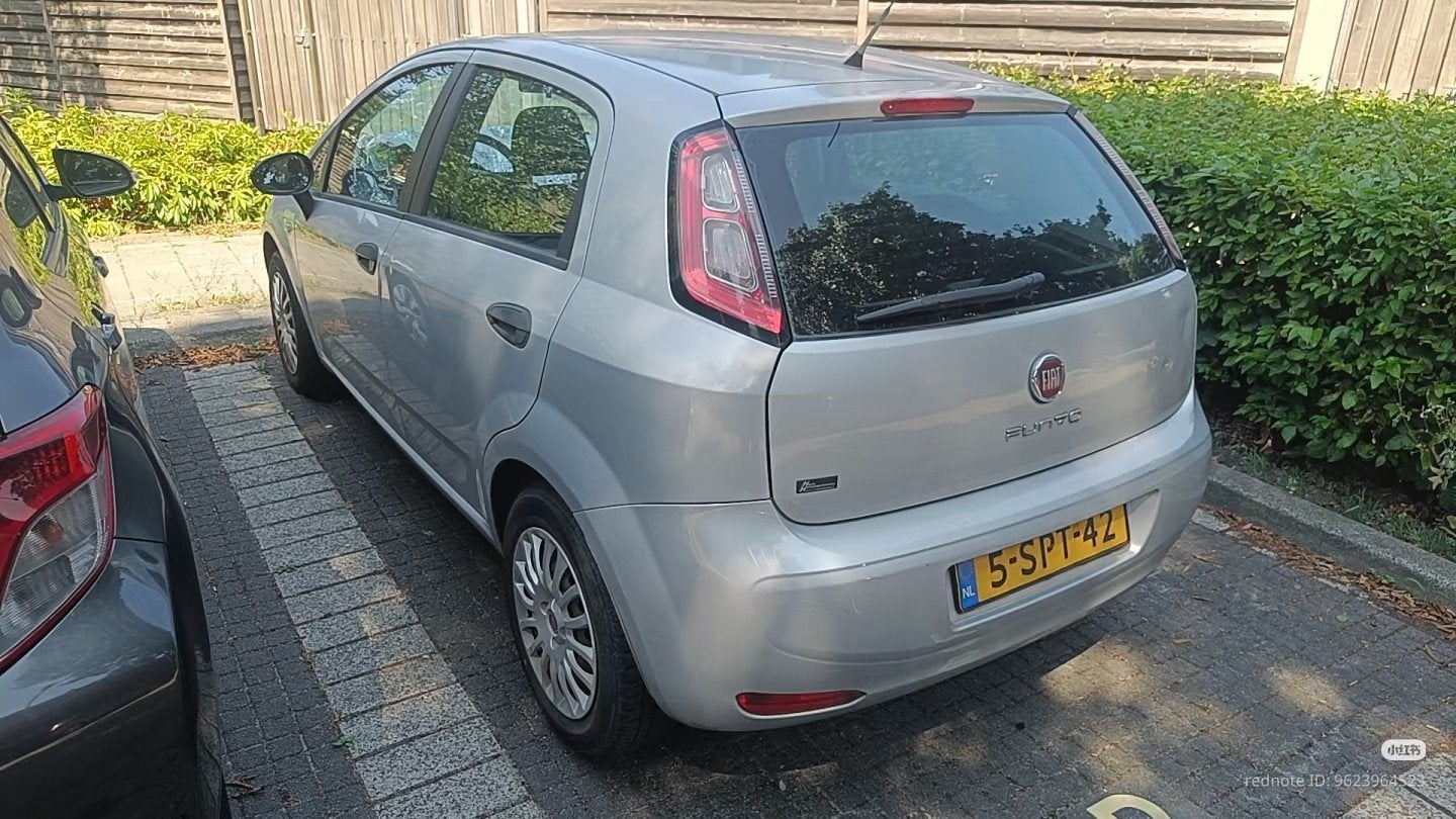 Fiat Punto 1.2 5DR 2012 Grijs, Voorwielaandrijving, 1005 kg, 40 €/maand, 1242 cc