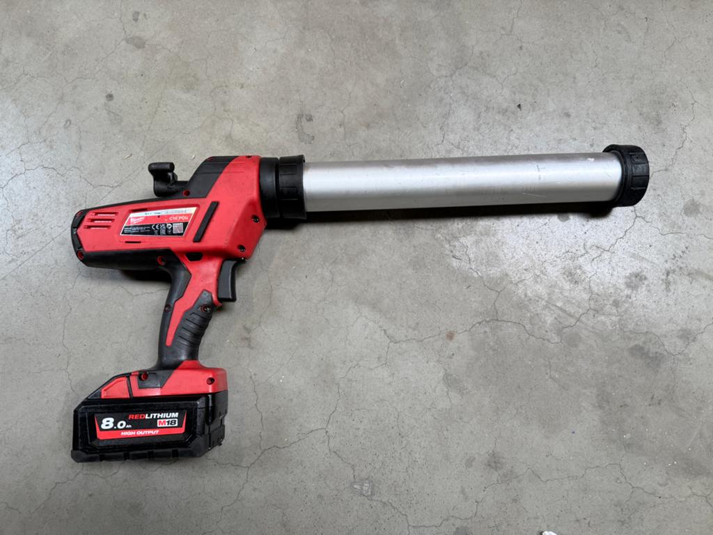 Milwaukee C18 PCG Kit Accu Kitpistool (Zonder Accu), Ophalen of Verzenden, Zo goed als nieuw