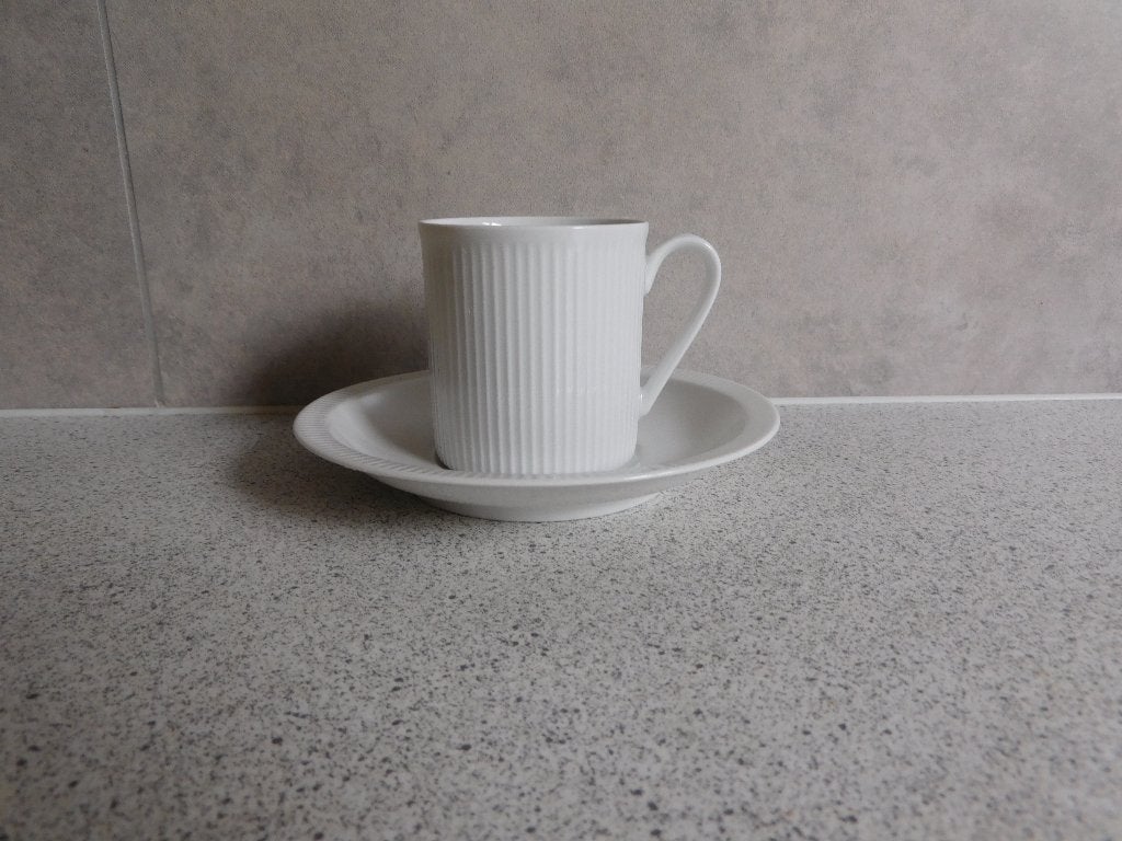 Arzberg Ribbel Cannelee Wit Kop en schotel 150 ml, Huis en Inrichting, Arzberg, Ophalen of Verzenden, Zo goed als nieuw, Modern